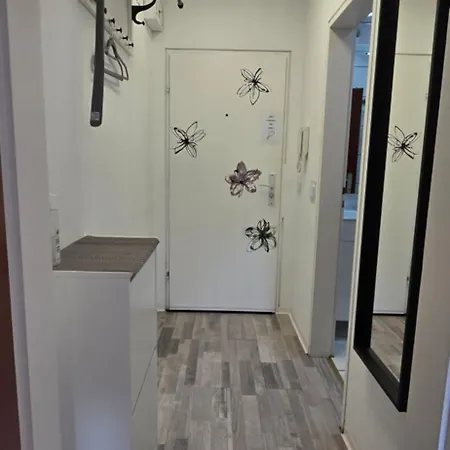 Msapartment Stylish Wohnen In Self-check-in Zu Jeder Zeit Voll Automatisiert Stoccarda